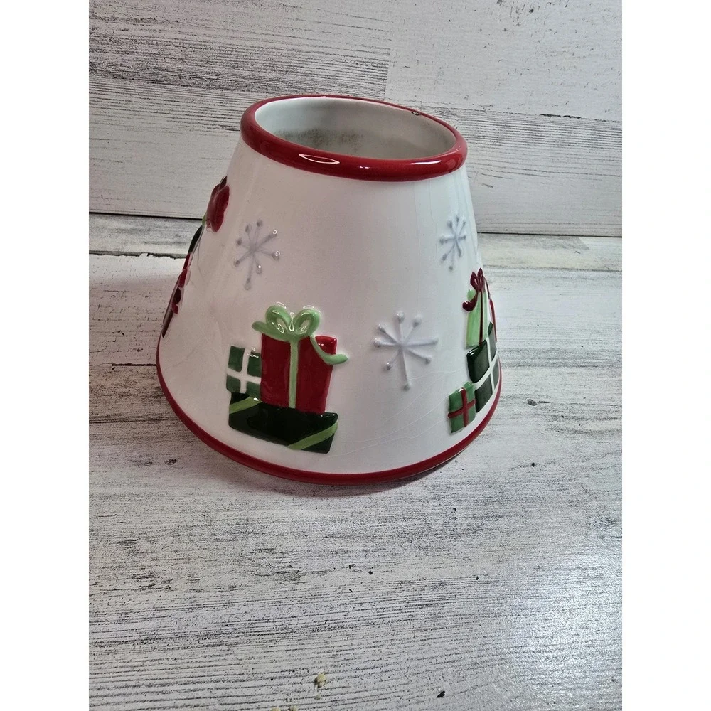 White‎ Barn Candle Co Christmas Ceramic Jar Candle Topper Shade Presents Mouse